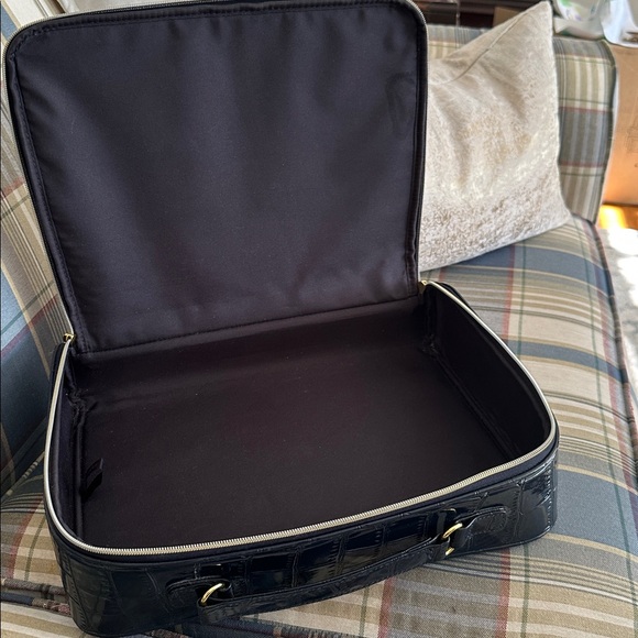 ESTEE LAUDER Navy Croc Faux Patent Leather Large Square Case Zipper Bag NEW - Picture 7 of 13